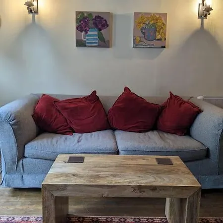 Cosy Character Cottage In Central Marlborough Uk Exterior photo