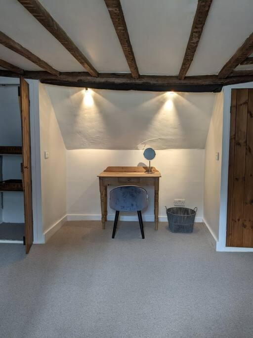 Cosy Character In Uk Holiday home Marlborough